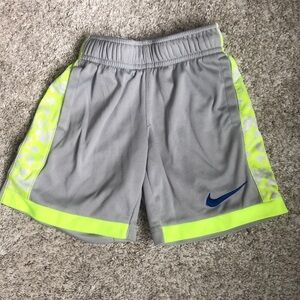 Nike Little Kids Gray and Neon Yellow Athletic Shorts, size 4